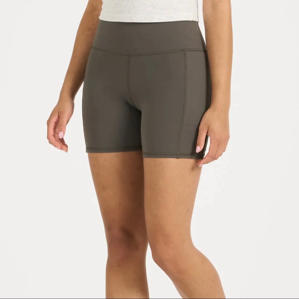 Vuori Women's Bike Shorts - Olive
